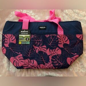 NEW! Large Igloo Tropical Pink and Navy Cooler Tote